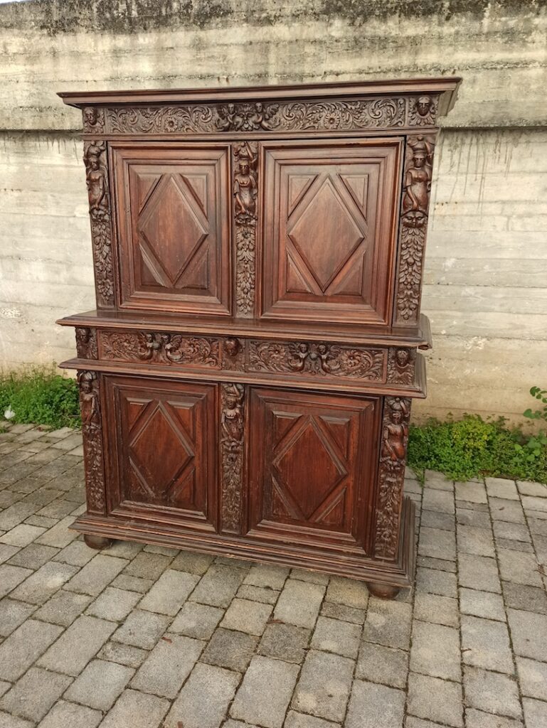 Credenza a doppio corpo Luigi XIII