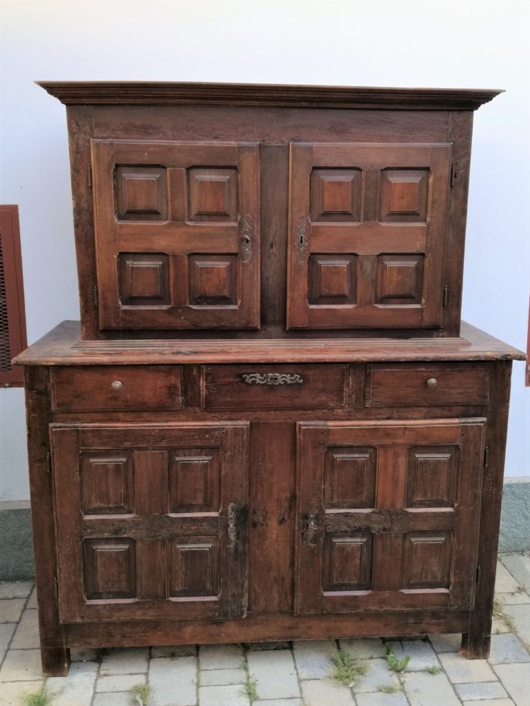 Credenza a doppio corpo stile Luigi XIII – Francia XIX secolo
